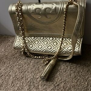Gold Tory Burch Fleming Convertible Shoulder Bag in Metallic Leather